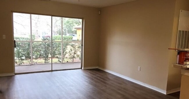 Building Photo - First Floor 2/2 in Gated Cypress Fairway !!