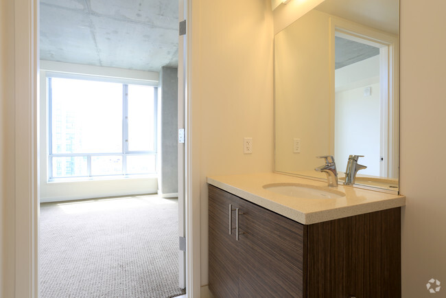 2 Bedroom: Bathroom - Etta