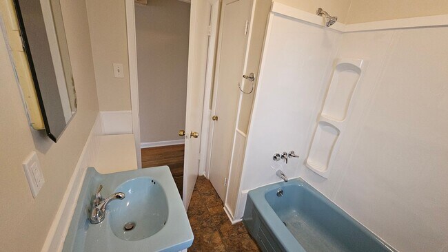 Building Photo - 1337 Salem Ave