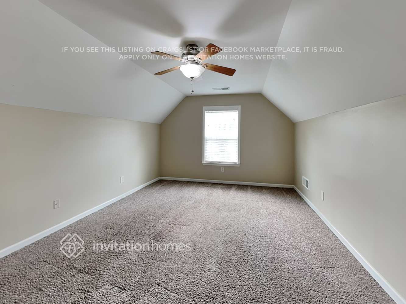 Building Photo - 1029 S Creek Dr