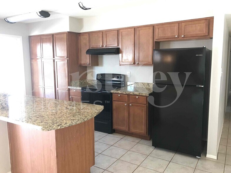 Building Photo - 3204 S Nu Vista Ln