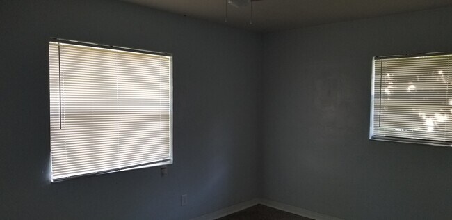 Building Photo - 2450 13th Ave S