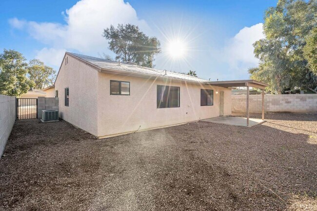 Building Photo - 6082 S Birchwood Dr