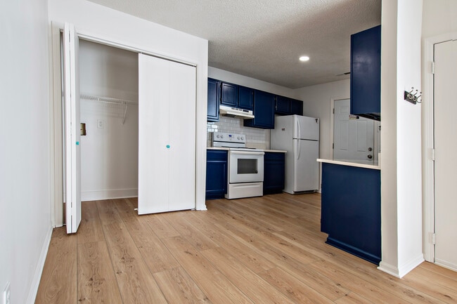 Building Photo - 1412 E 21st Terrace