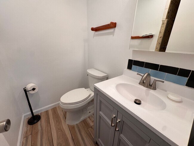 Building Photo - 3 bedroom 2 bath home in NE Albuquerque