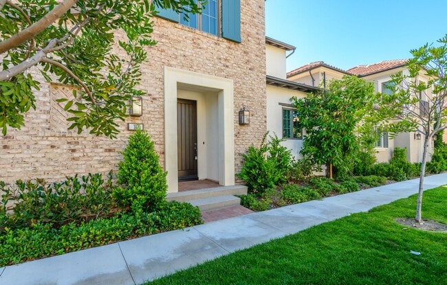 Building Photo - 3bedroom/3 bath/Gated Orchard Hill/Detache...
