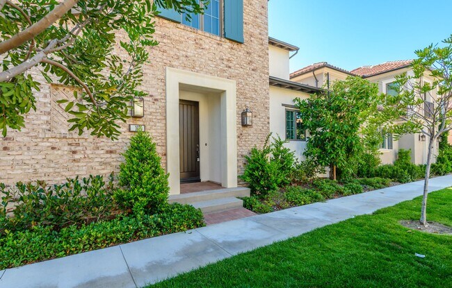 Building Photo - 3bedroom/3 bath/Gated Orchard Hill/Detached House for rent