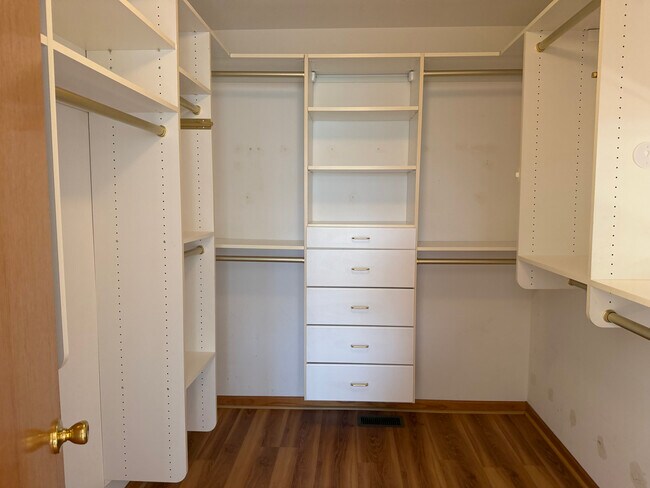 Building Photo - 211 Monarch Dr