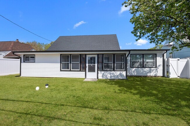Building Photo - Pennsbury School District  Available for m...