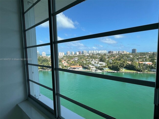 Building Photo - 9101 E Bay Harbor Dr