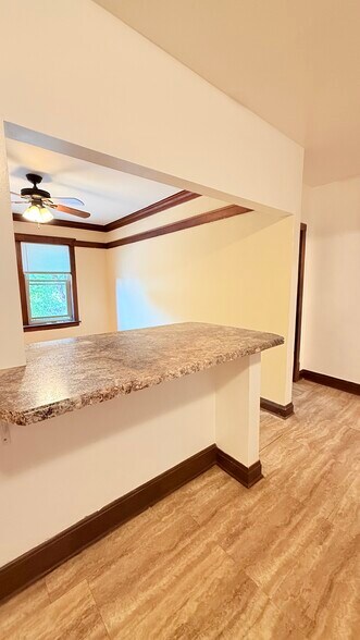 Building Photo - 4453 W Dickens Ave