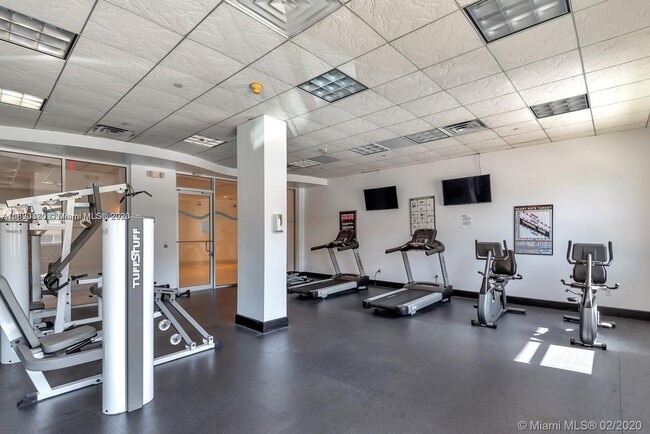 Building Photo - 401 69th St