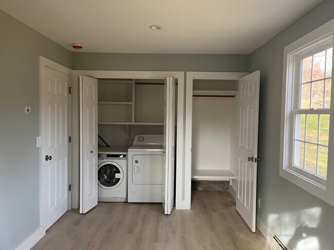 Building Photo - 434 Hurlbutt St