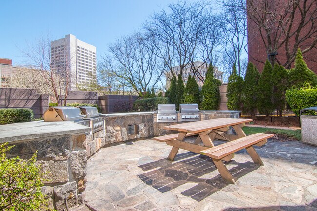 Building Photo - 4 Martine Ave