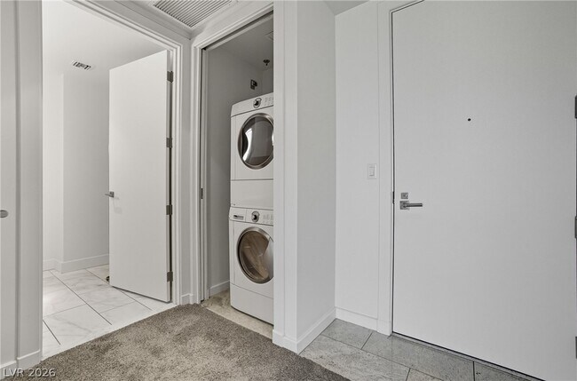 Building Photo - 4471 Dean Martin Dr