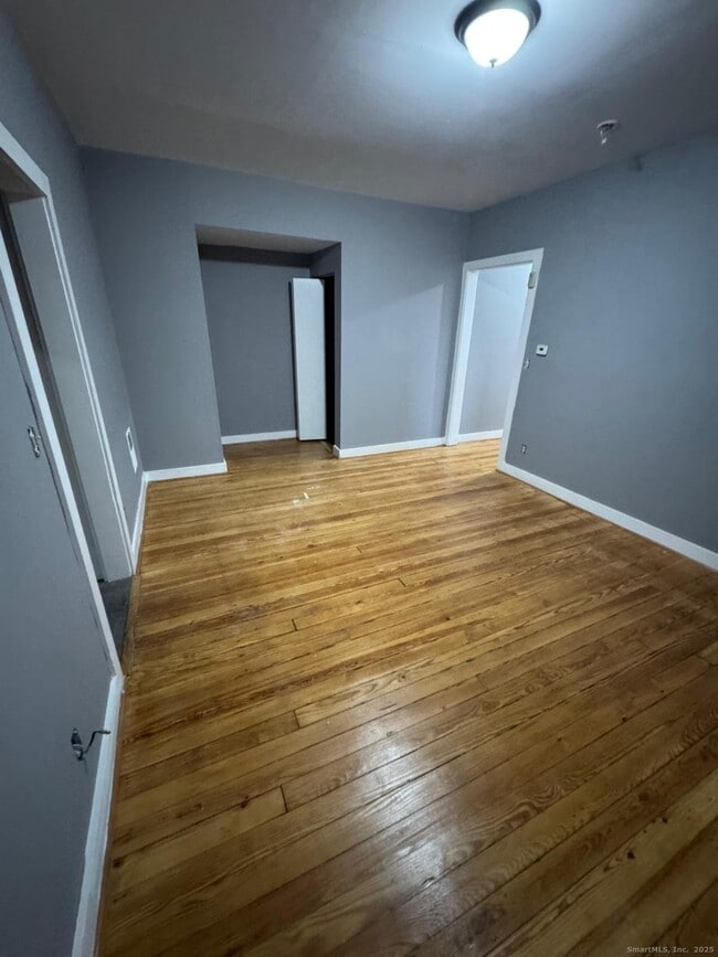 Building Photo - 402 Bond St