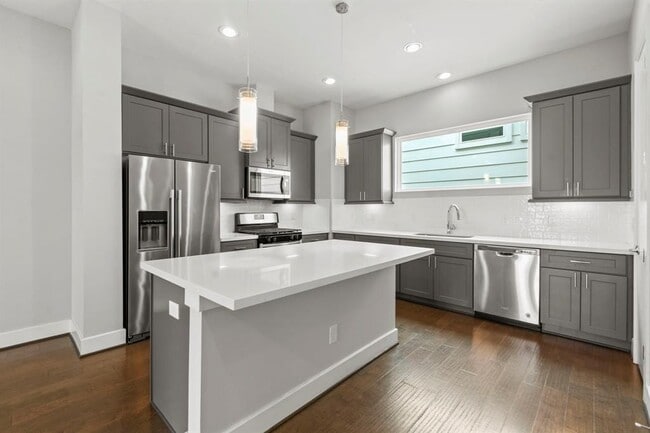 Building Photo - 2627 Hutchins St