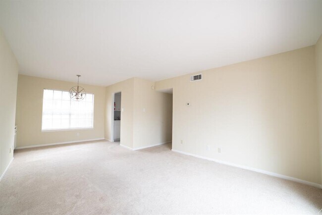 Building Photo - 2047 Sul Ross St