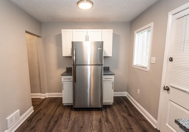 Building Photo - Stunning 5 bedroom home in Brookline available May 1!