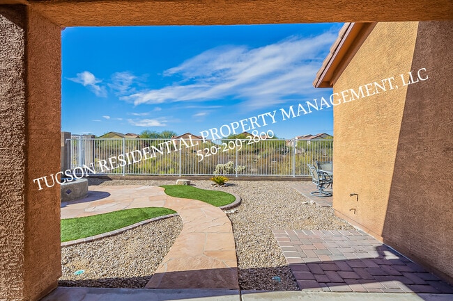 Building Photo - 6012 S Meadow Breeze Dr