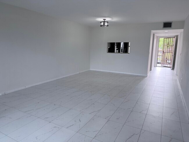 Building Photo - 1200 SW 125th Ave