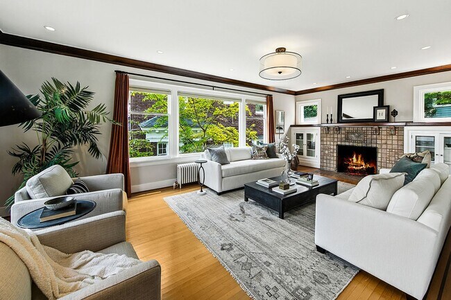Building Photo - Capitol Hill View Home