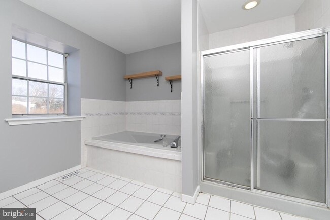 Building Photo - 131 Crossing Way