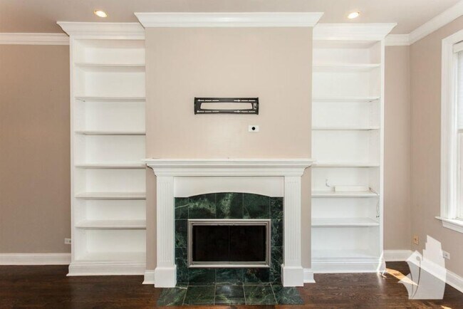 Building Photo - 2 bedroom in Chicago IL 60613