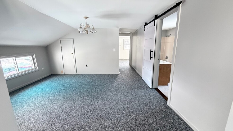 Building Photo - 33 Spring St