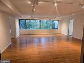 Building Photo - 5450 Whitley Park Terrace