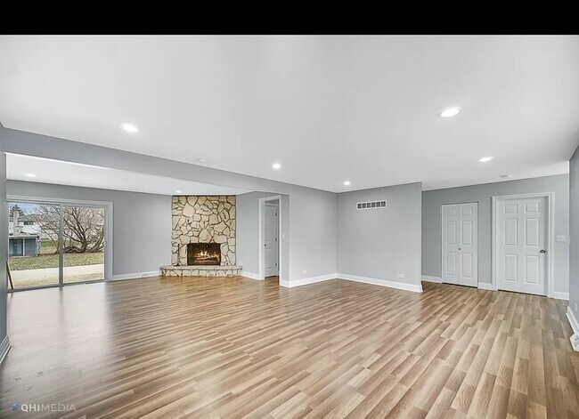 Building Photo - 3336 N Manor Dr