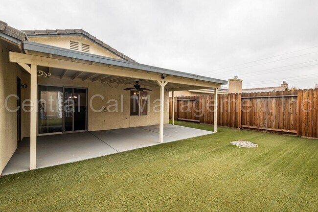 Building Photo - 3 Bedroom/2 Bath Home in San Lauren - $2150 per month!