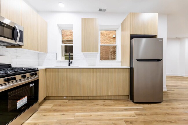 Building Photo - 241 W 74th St