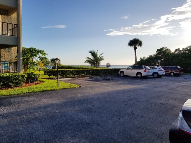 side of bldg - 1723 Gulf Rd