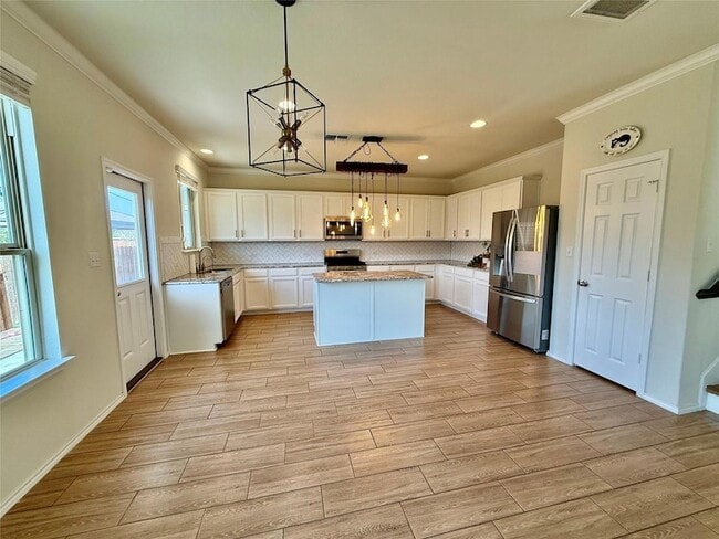 Building Photo - 1017 Cliffbrake Wy