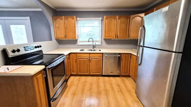 Building Photo - For Rent: Three Bedroom House in Easley SC!