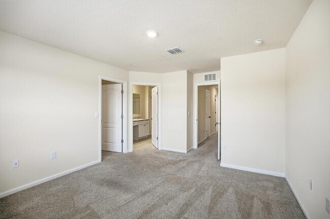 Building Photo - 165 Redbud Rd