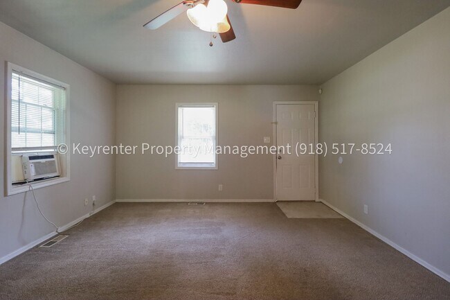 Building Photo - 2144 N Garrison Pl