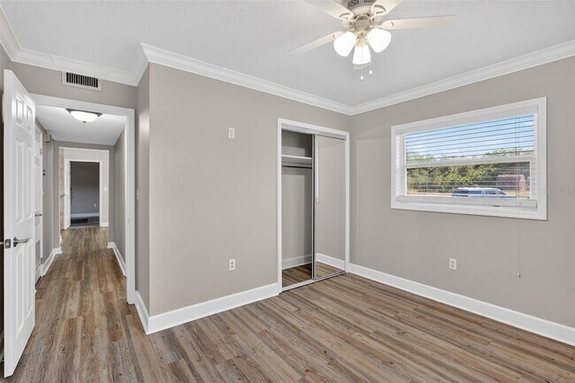 Building Photo - 1330 S Shore Dr