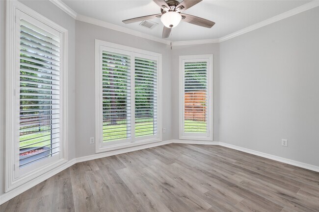 Building Photo - 25818 Overlake Dr