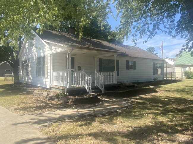 Primary Photo - 322 E Elgin St