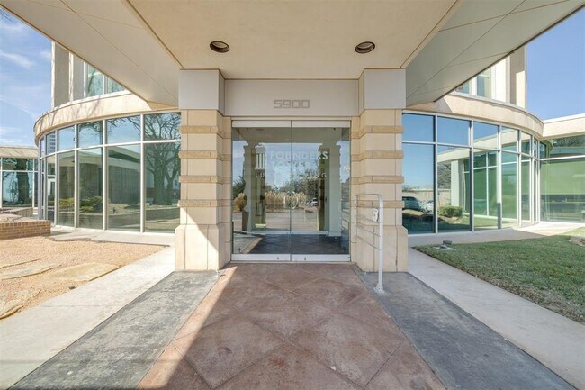 Building Photo - 5900 Mosteller Dr