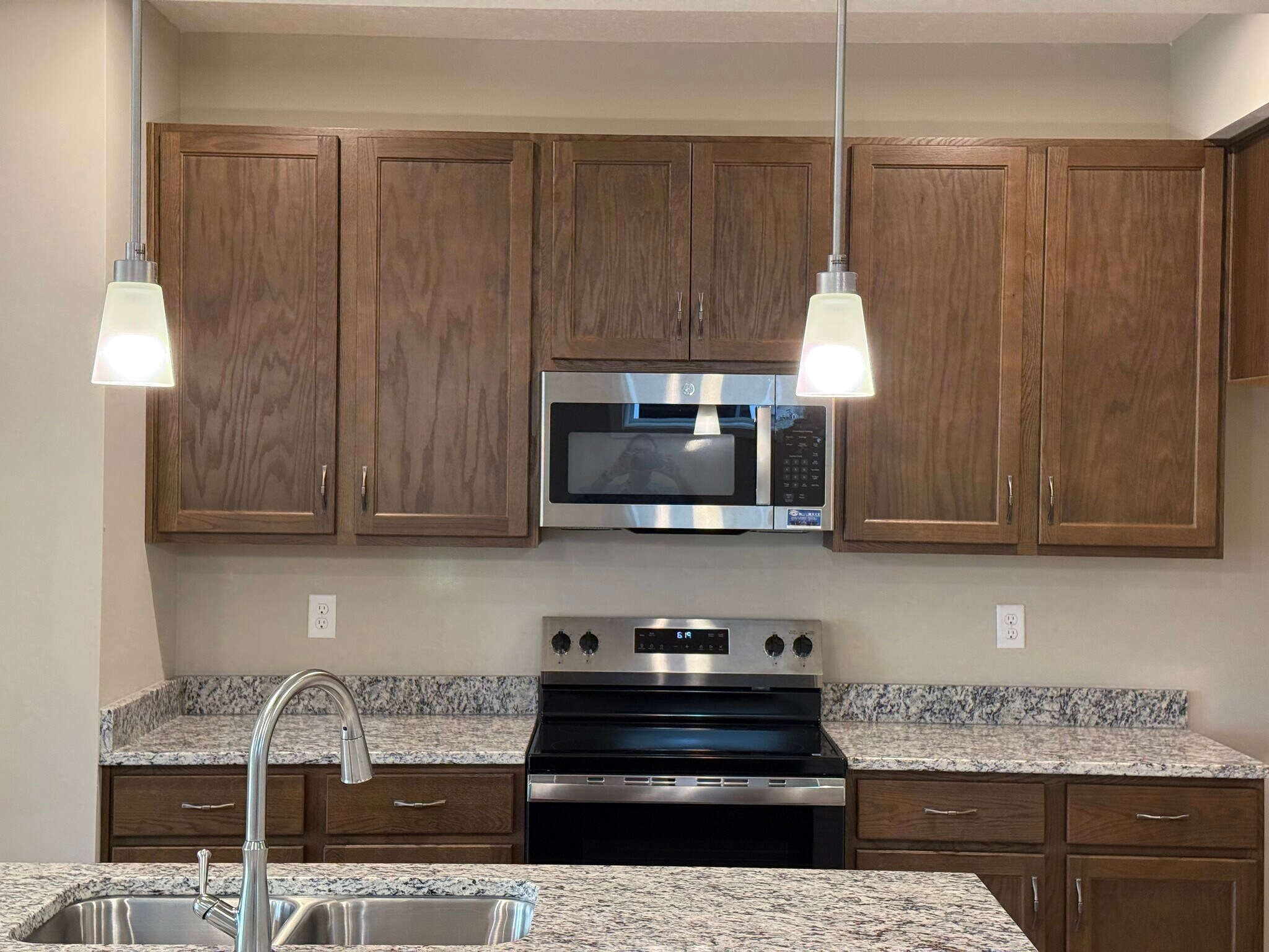 Kitchen Cabinets - 3435 Spring Harvest Dr