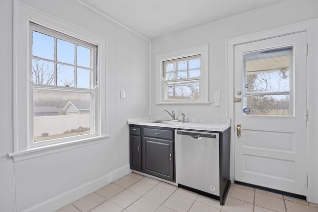 Building Photo - HYDE PARK -Move In This Week, Get $500 Bac...