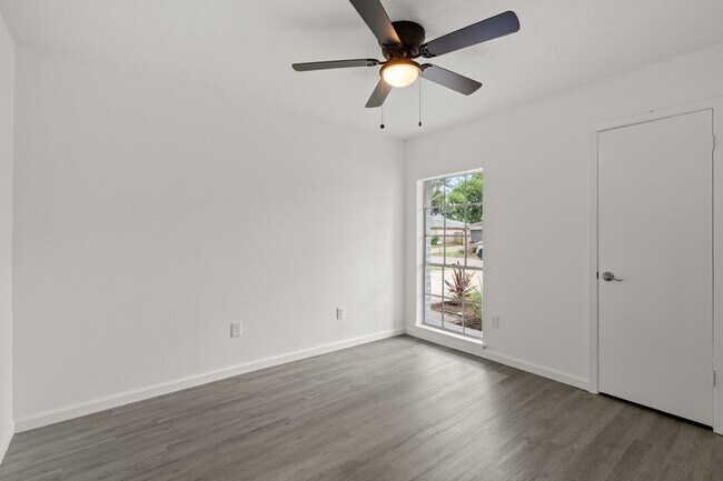 Building Photo - 16822 David Glen Dr