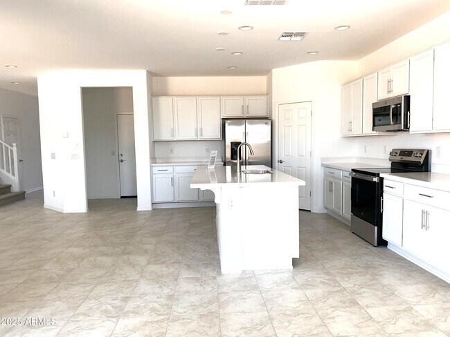 Building Photo - 10865 E Tiburon Ave