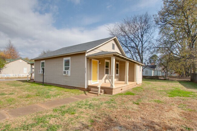 Building Photo - 3701-3703 Fairview St SW