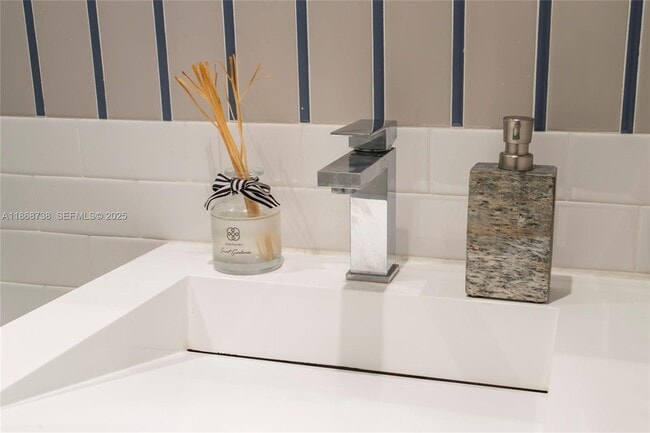 Building Photo - 1345 Lincoln Rd