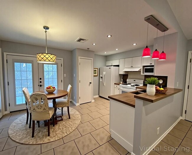 Building Photo - 10606 Topperwein Dr