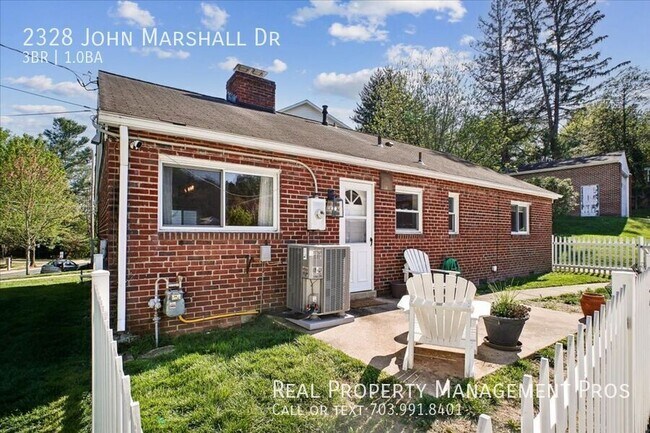 Building Photo - 2328 John Marshall Dr